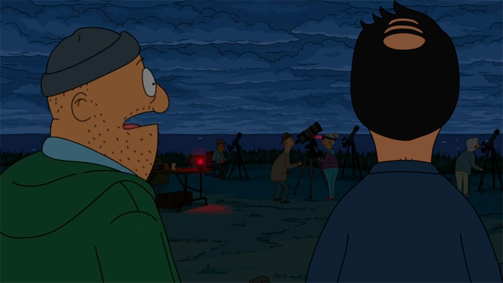 Боб и Тедди ночью на площадке с телескопами и красными фонариками